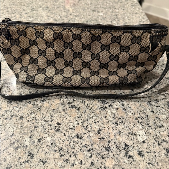 Gucci Beige and Black boat pochette Monogram purse 👜 - Picture 3 of 10